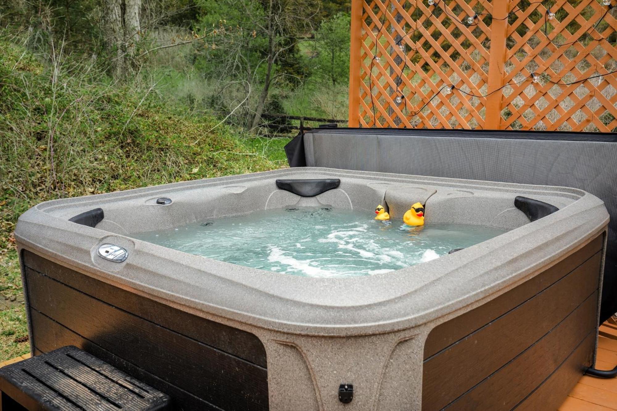 Creekside Cabin W Hot Tub, Fire Pit, Grill, Wifi! Basye Exterior photo